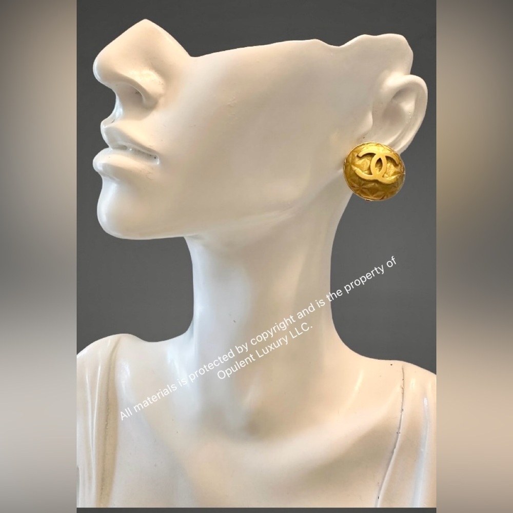 167 Chanel Cocomark Round Earring  with Box - Picture 2 of 5